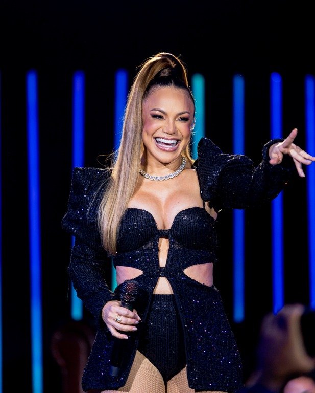 Janaína Alves assina com a Boom Entretenimento e dá um salto estratégico na carreira