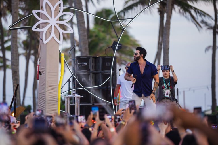 Paraíso Particular Sunset de Gusttavo Lima reúne convidados no Beach Park