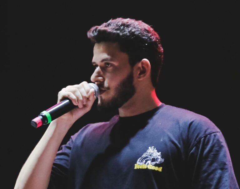 SHOW EM FORTALEZA: Leandro Rodrigues leva forró e sertanejo romântico a Espetaria Food Square, na Maraponga