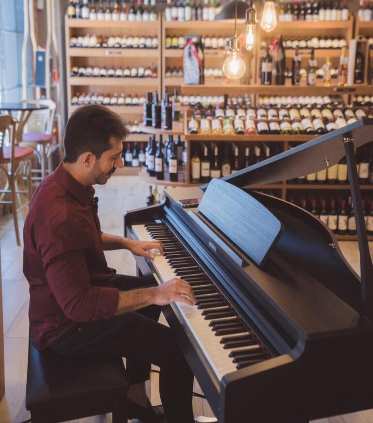 Felipe Adjafre assina a nova marca ‘Art Vino & Cucina’, ampliando a experiência gastronômica, diversificando rótulos e imprimindo boa música em Fortaleza   