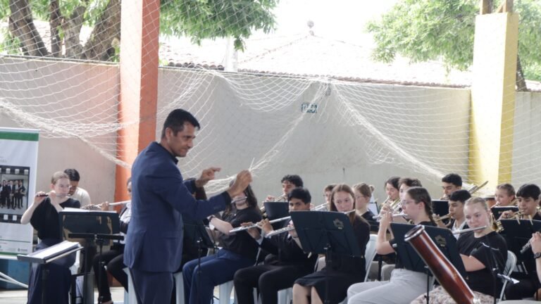 Encontro histórico une Orquestra de Pindoretama e grupo norte-americano em intercâmbio musical