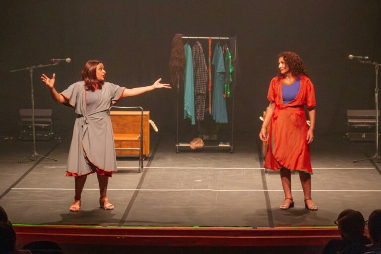 “Menospausa” leva humor e reflexão sobre a maturidade feminina ao Theatro José de Alencar