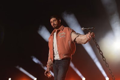 Gustavo Mioto lança “Drunk Side”, tema oficial da Festa do Peão de Barretos 2026