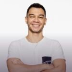 Igor Guimarães traz seu humor caótico a Fortaleza em noite sem regras no Teatro Claro