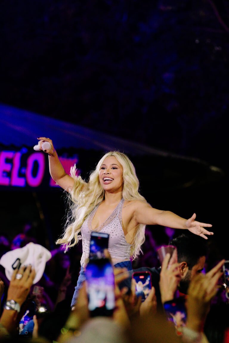 Amanda Rainha reúne mais de 10 mil pessoas em gravação do audiovisual “Forró & Farra”