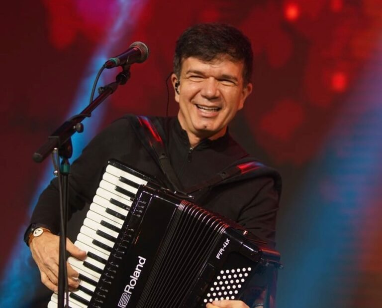 Waldonys apresenta “Verso do universo”, repertório que une música, poesia e memória no Teatro Riomar Fortaleza