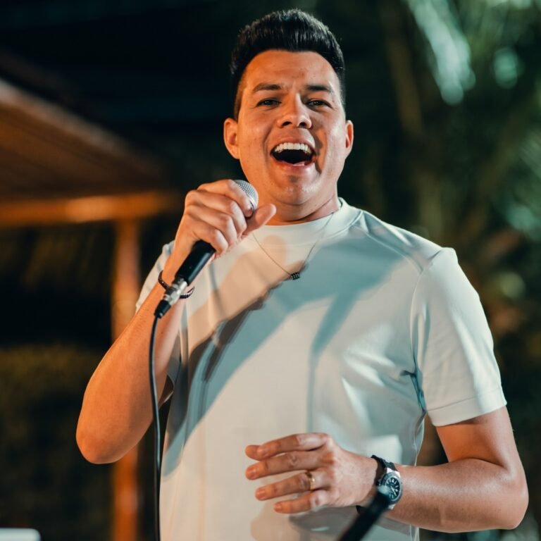 Vitor Fernandes expande projeto “Seresta do VF” para o segundo volume, com audiovisual completo 