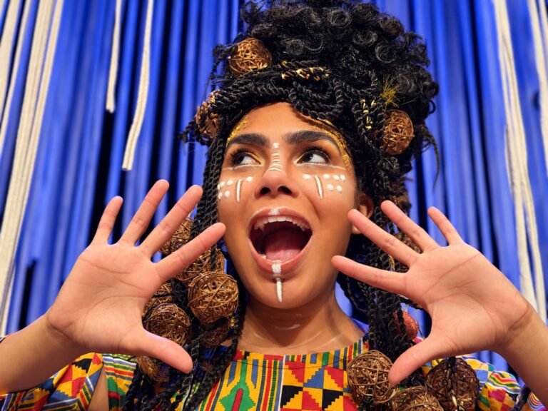 CAIXA CULTURAL FORTALEZA APRESENTA O ESPETÁCULO TEATRAL “EMARANHADA: TRANÇANDO O NORTE E NORDESTE”